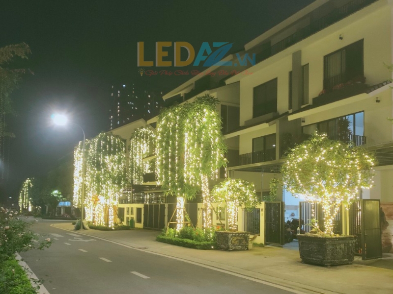 Lắp đèn trang trí cây