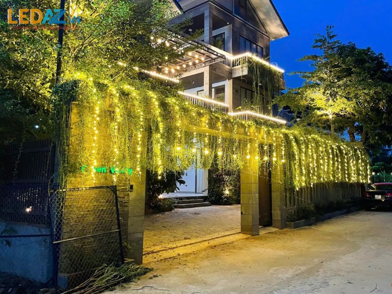 Trang Trí Đèn LED Cây – Bí Quyết Biến Không Gian Ngoài Trời Lung Linh, Đầy Sức Sống Thi công đèn led cây